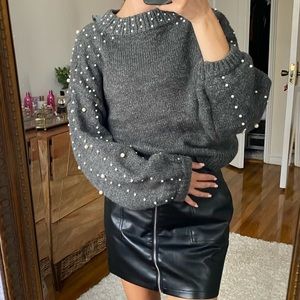 Women’s casual long sleeve sweater with pearls